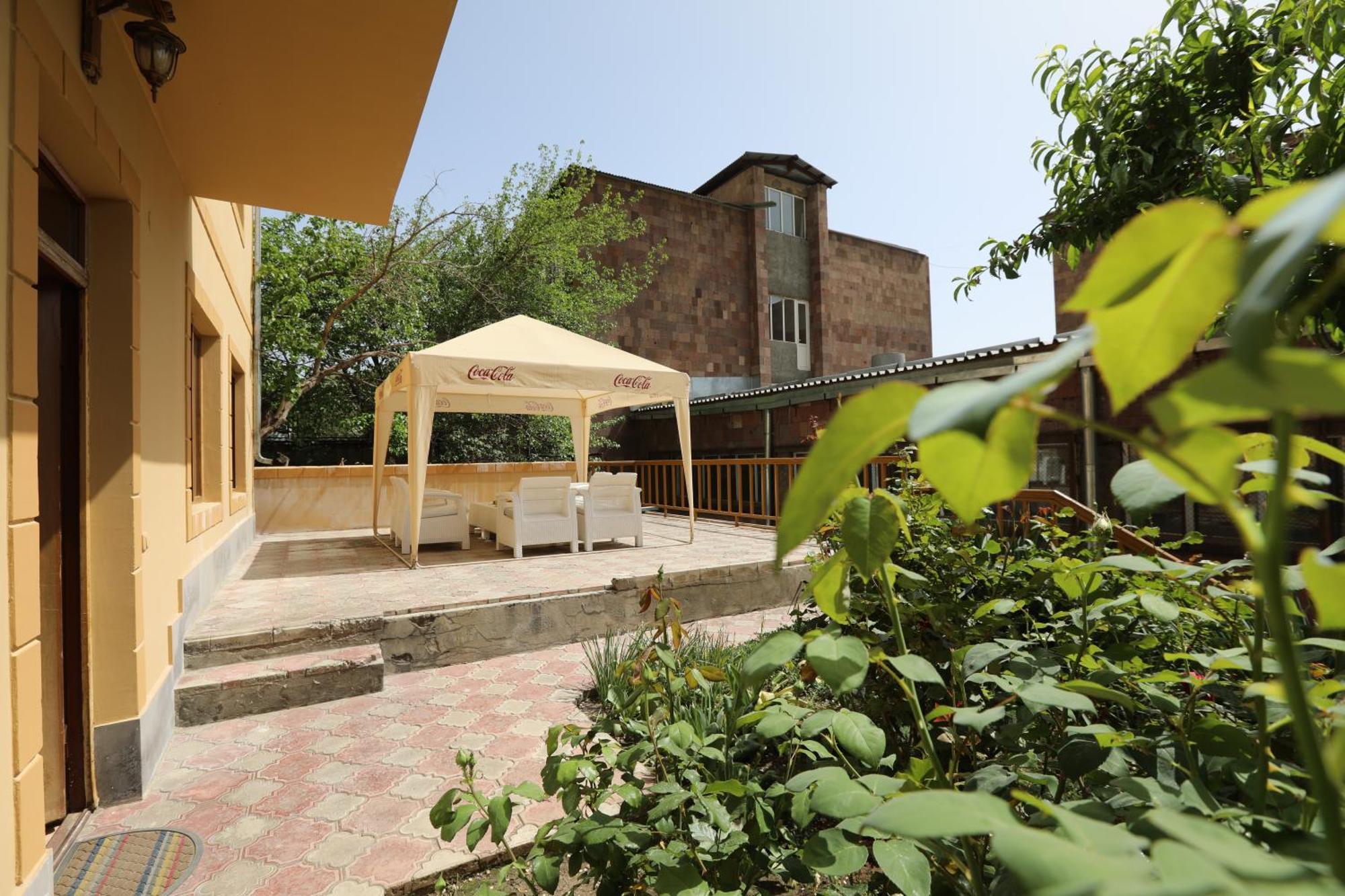 Popock Baghramyan Bed & Breakfast Yerevan Luaran gambar