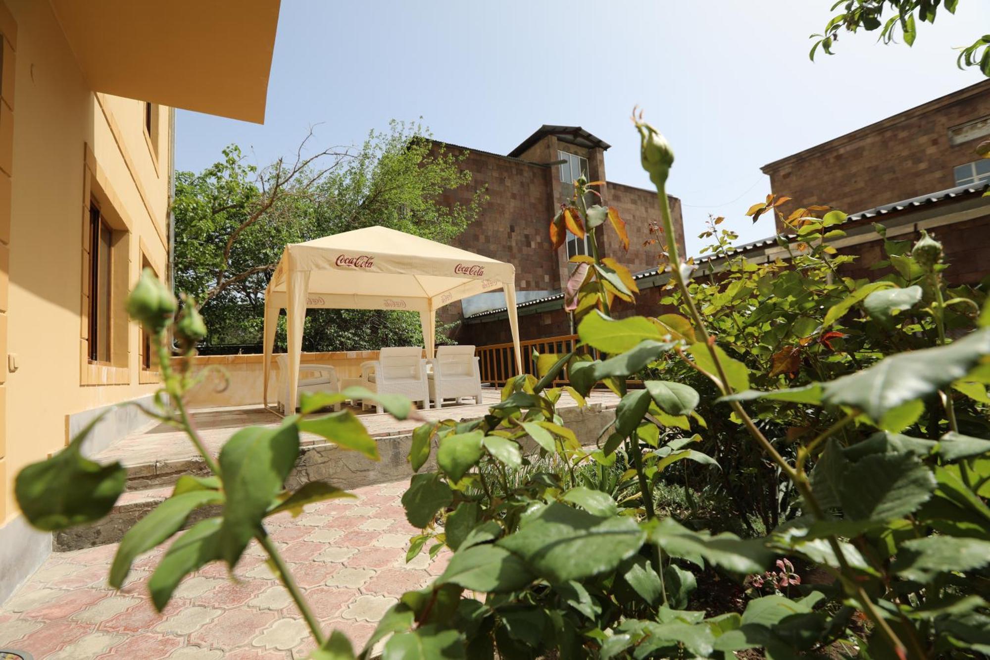 Popock Baghramyan Bed & Breakfast Yerevan Luaran gambar